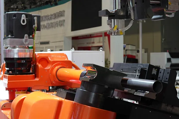 다축 CNC 튜브 벤딩 머신